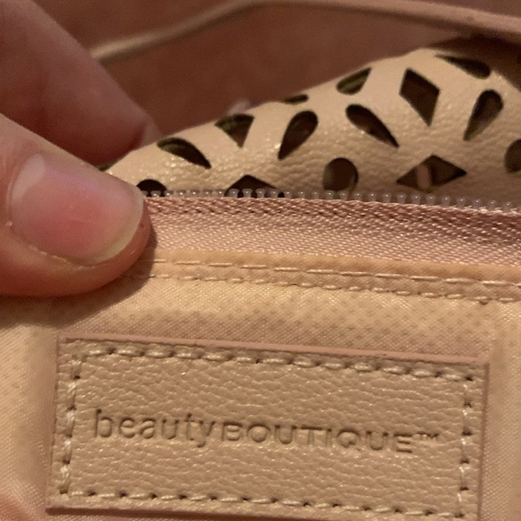 Beauty Boutique Laser Cut Flap Crossbody Bag with Shoulder Strap in pink NWOT - Picture 11 of 17